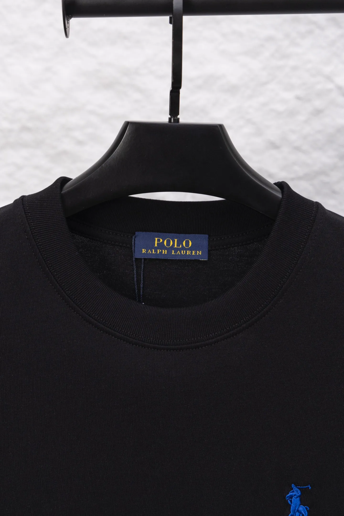 P180 model number/F034 POLO Ralph Lauren new model is on the market 25ss 350G heavy washed and worn high-end short sleeves. The front panel is matched with a small logo and the back panel is cut and patched to embroider the couple's short T. A high-end simple style that you will never get tired of. Pocket patch embroidery is simple style. Advanced temperament. Perfect detail processing 💯 The classic logo logo upper body is super good-looking. Fabric: 350g. Version: loose T-shirt. Color: black and white.